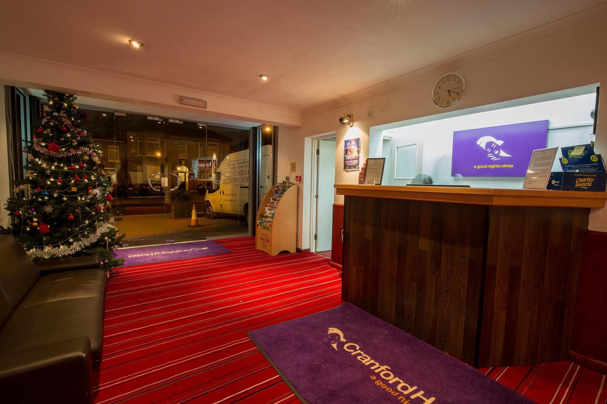 Cranford Hotel Илфорд Экстерьер фото